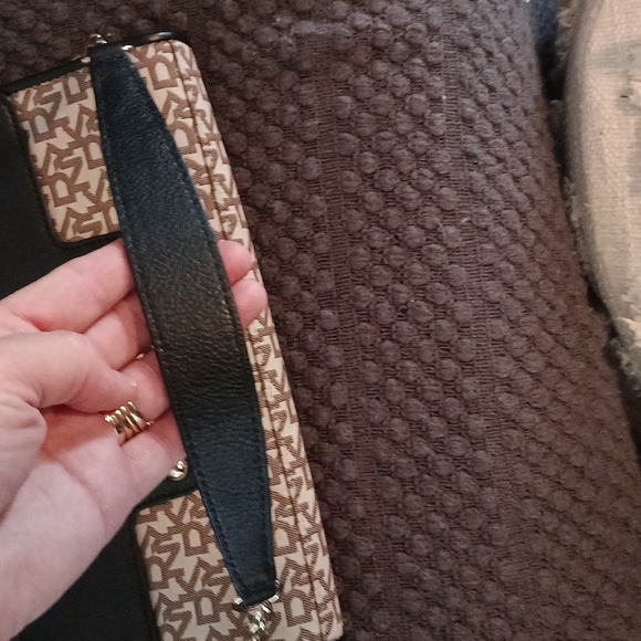 DKNY Vintage signature chain handle 🎒 Bag Authentic - Picture 6 of 14